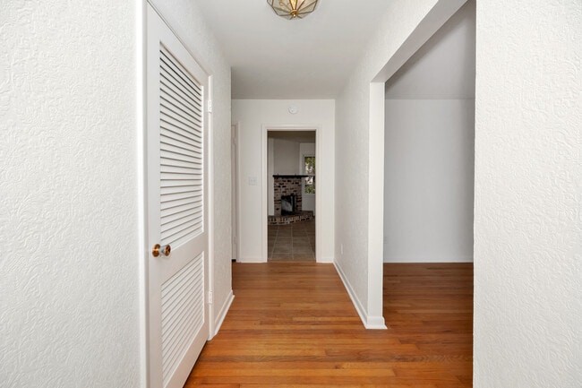 Building Photo - 2105 Shannonhouse Rd SW