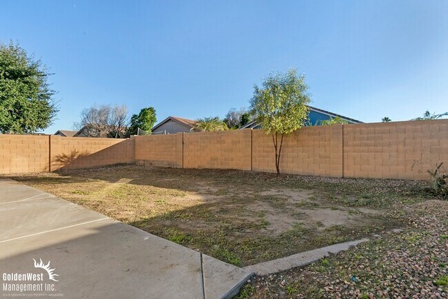 Building Photo - Updated 3Bdm 2Ba Home in Surprise!