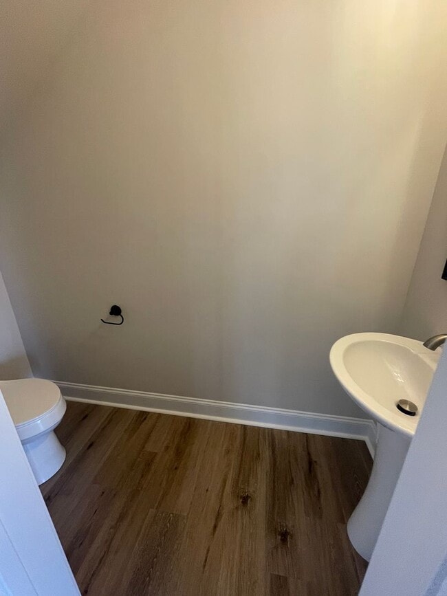 Building Photo - 2 Bedroom 2.5 bath Townhome in  Greenville