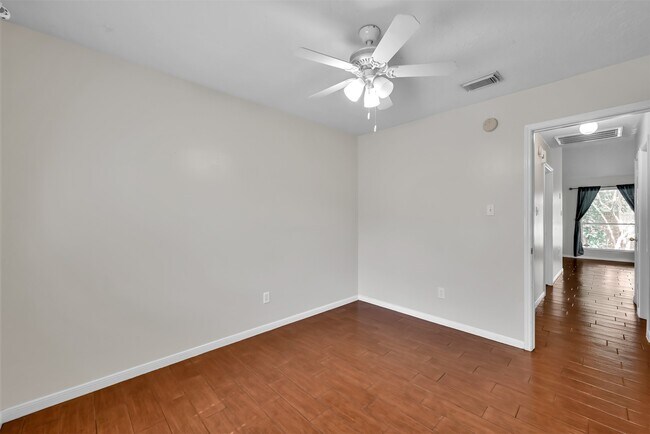 Building Photo - 10914 Waterview Cir