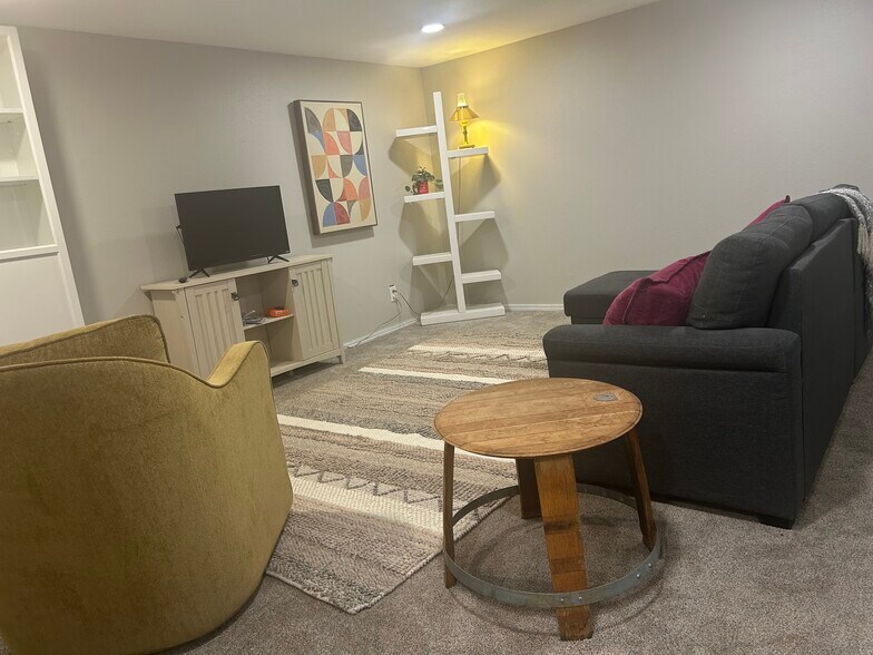 Building Photo - 8711 Bowdoin Way