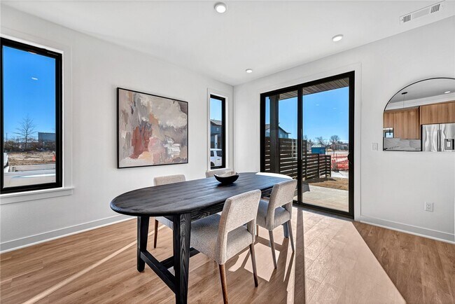 Building Photo - 1122 Emilia Ave