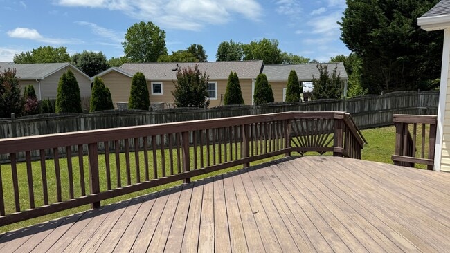Building Photo - Three Bedroom Rambler in Fredericksburg