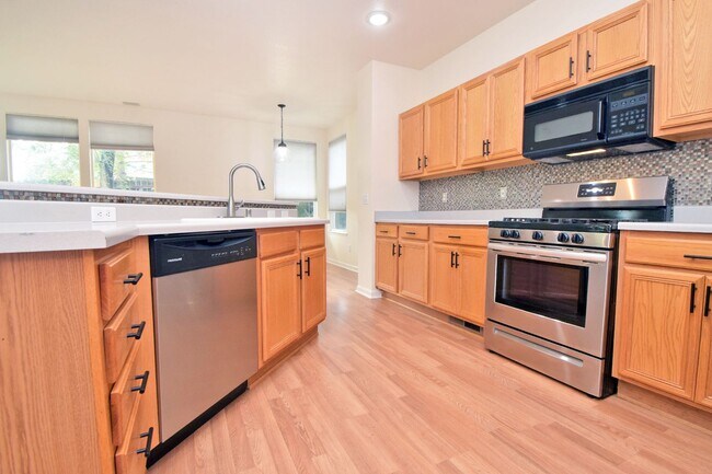 Building Photo - Caughlin Ranch Beauty Clean and Comfortable and Close to Shopping