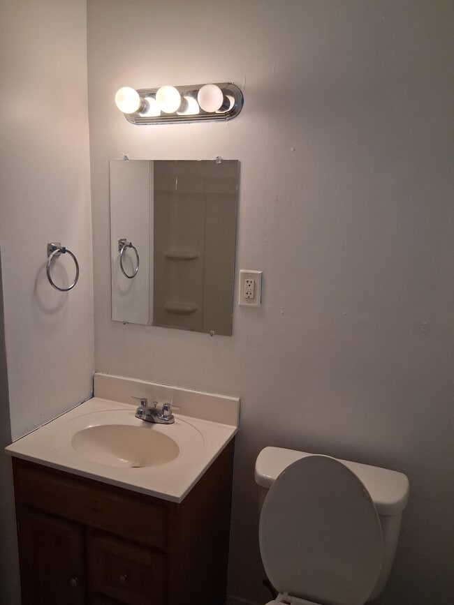 Building Photo - 917 N Lombard St