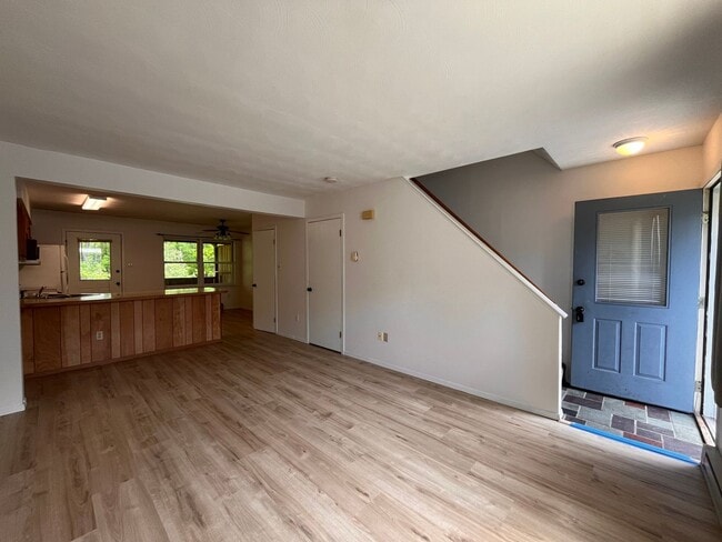 Building Photo - Woods Edge 2-Bedroom Townhome!