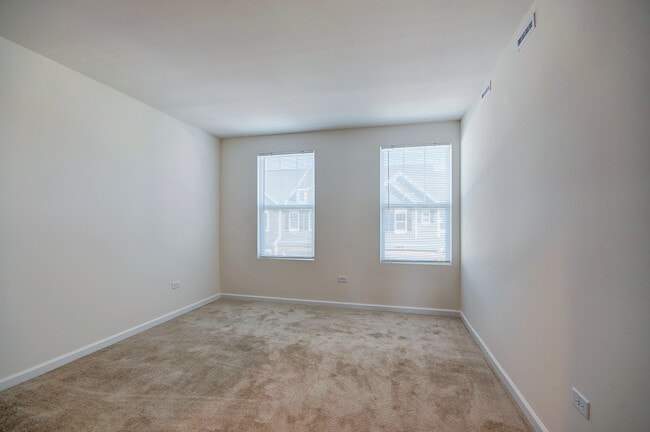 Building Photo - 5935 Hawkweed Dr