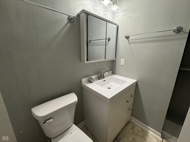 Building Photo - 5835 Pemberly Dr