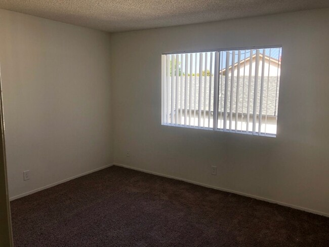 Building Photo - 4392 Green Ave