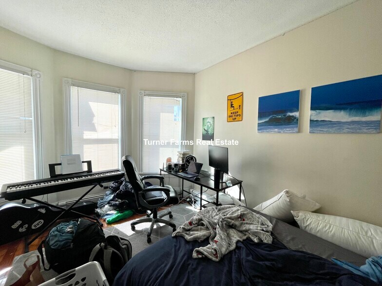 Building Photo - 68 Winchester St