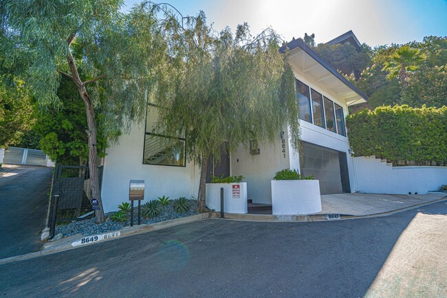 Building Photo - 3 Bedroom Home for Rent in West Hollywood!