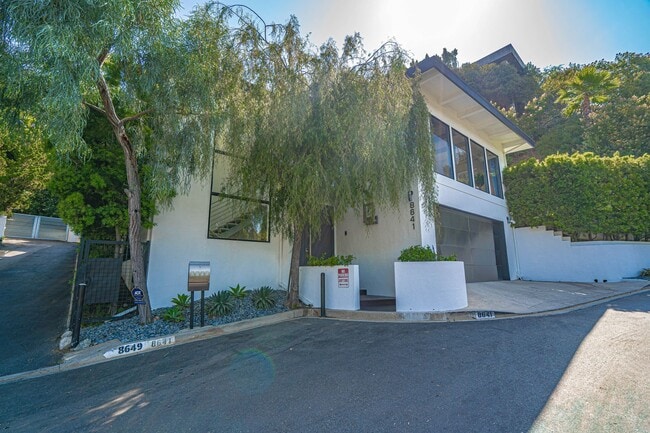 Building Photo - COMING SOON! 3 Bedroom Home for Rent in West Hollywood!