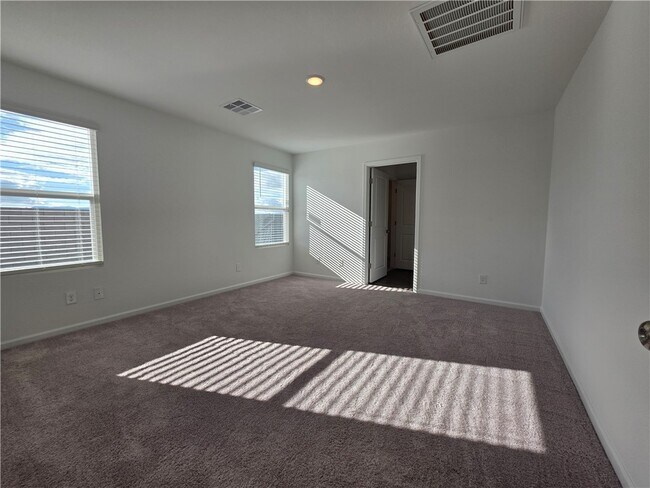 Building Photo - 2560 View Way