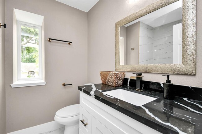 Building Photo - 3227 Westwick Dr