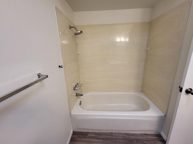 Building Photo - 9609 W Cinnabar Ave