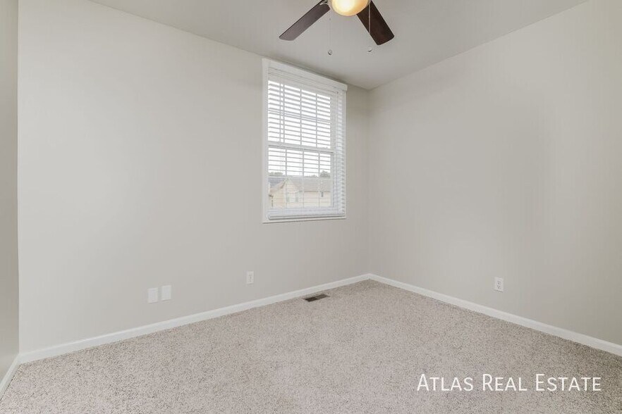 Building Photo - 8608 NE 111th St