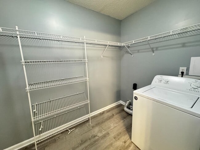 Building Photo - 2029 Caton Dr