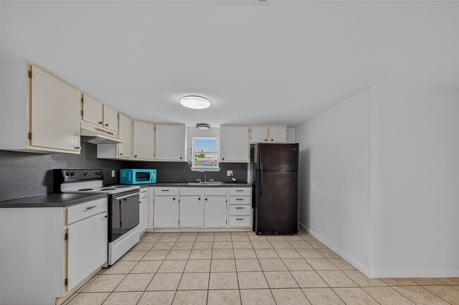 Building Photo - 1116 6th St