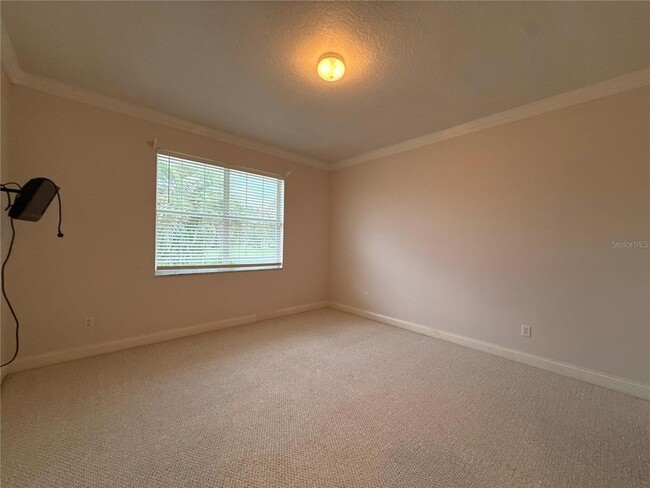 Building Photo - 341 Lake Dr