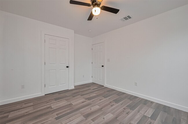 Building Photo - 9009 Hilda St