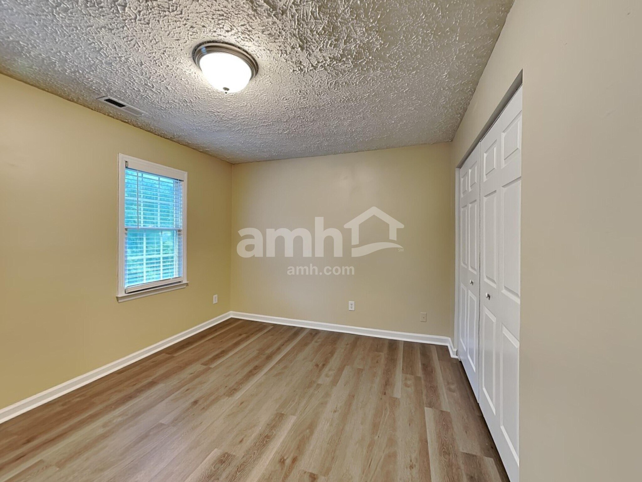 Building Photo - 108 Summershade Ct