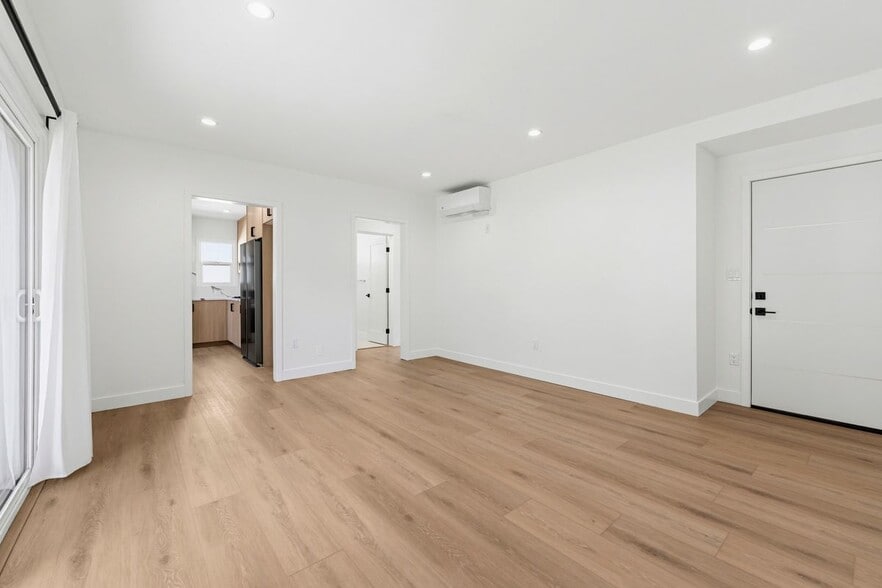 Building Photo - 2819 Sycamore Ave