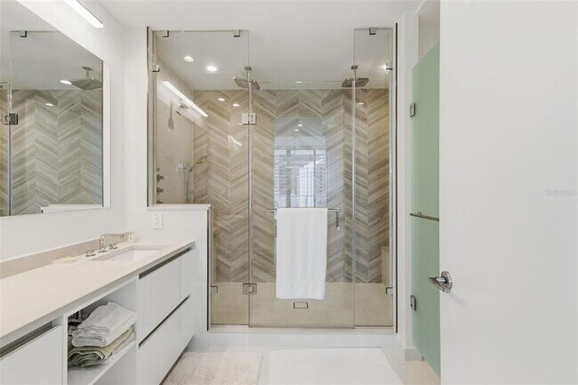 Building Photo - 400 Central Ave