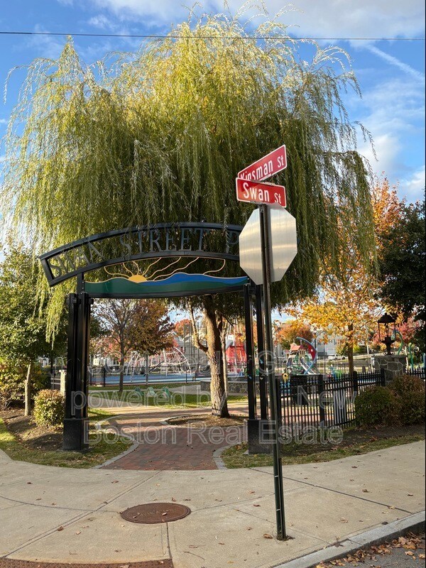 Building Photo - 83 Swan St