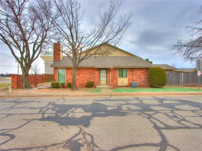 Building Photo - 1220 Sequoyah St