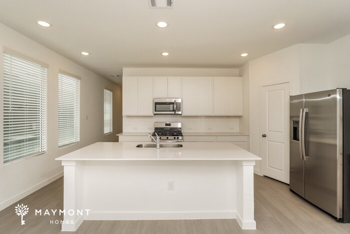 Building Photo - 4052 Shaw Tree