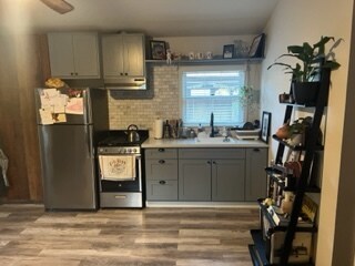 Building Photo - 1417 E 8th St