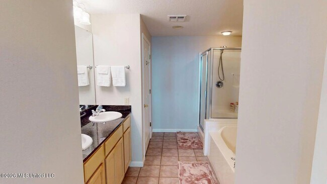 Building Photo - 2230 Beach Dr