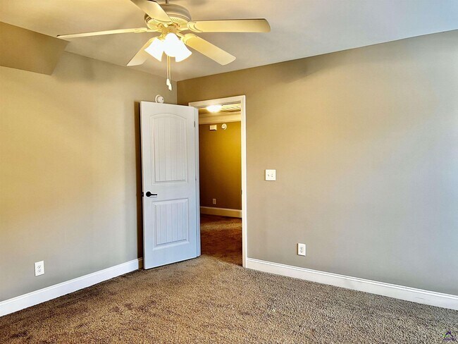 Building Photo - 609 Cannock Ct