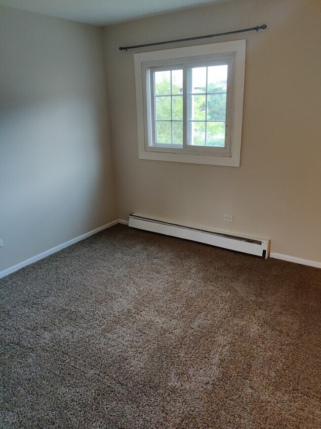 Building Photo - 121 W Elk Trail