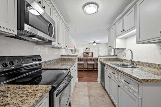 Building Photo - 93 East Ct