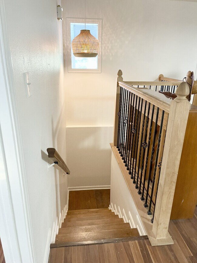 Building Photo - 9417 Aqua Dr