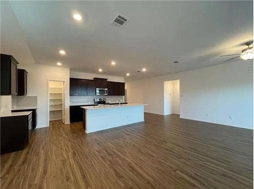 Building Photo - 110 Mountain Maple St