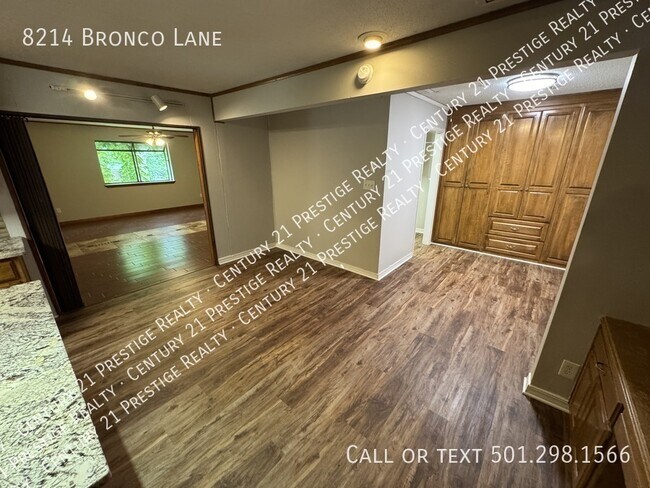 Building Photo - 8214 Bronco Ln