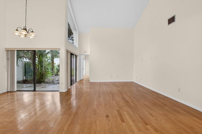 Building Photo - 6130 Aloma Ln