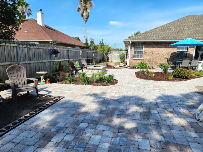 Building Photo - Breathtaking 4/3 Perdido Home, 2,700 sq ft...