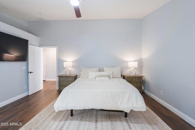 Building Photo - 1422 S 230th Ave