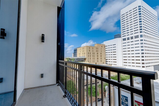 Building Photo - 1211 Caroline St