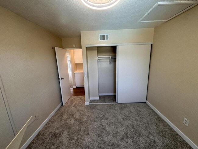 Building Photo - 7812 Hummingbird Ln