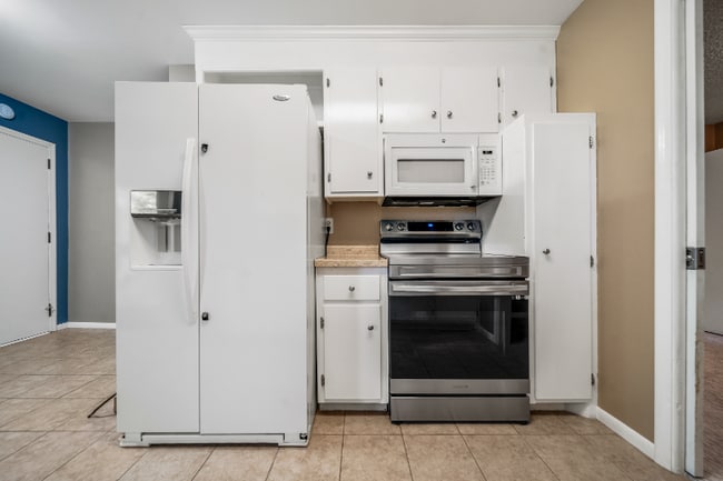 Building Photo - 6367 Zinnia Ln N