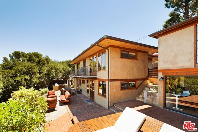 Building Photo - 21071 Waveview Dr