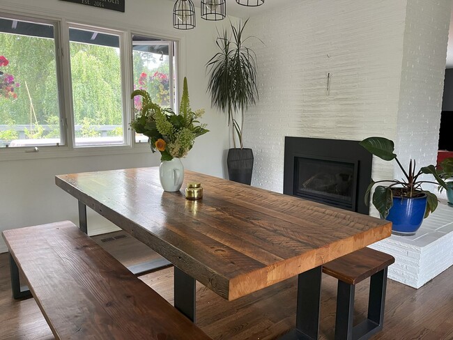 Building Photo - Spacious 4-Bedroom Home with Lush Landscap...
