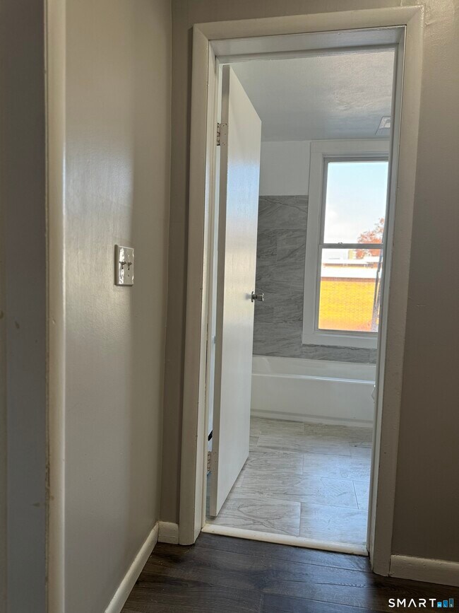 Building Photo - 277 Portsea St