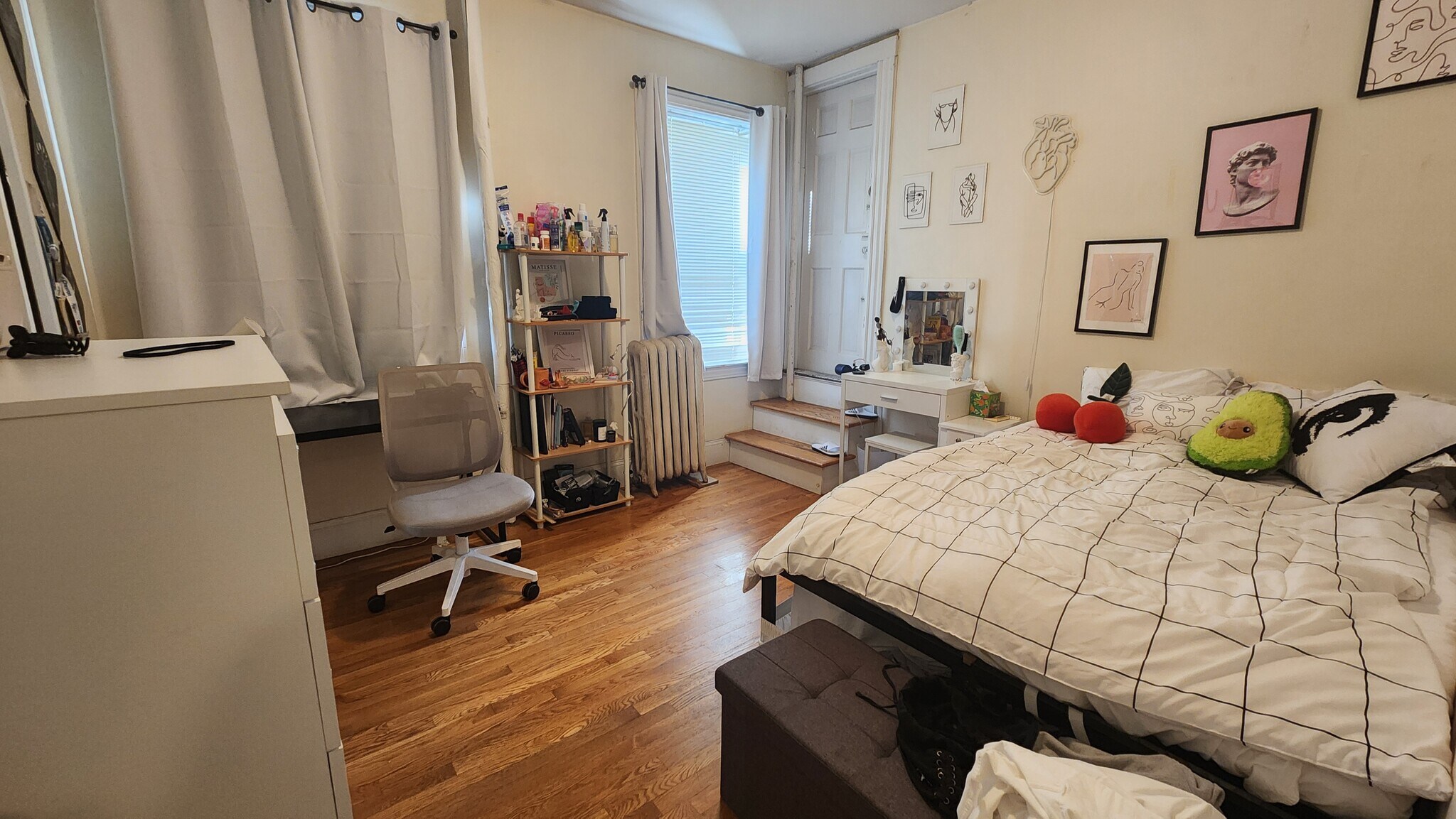 Building Photo - 19 Thatcher St