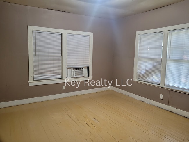 Building Photo - 103 Gordon St