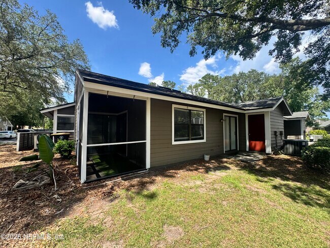 Building Photo - 8343 Westover Ct